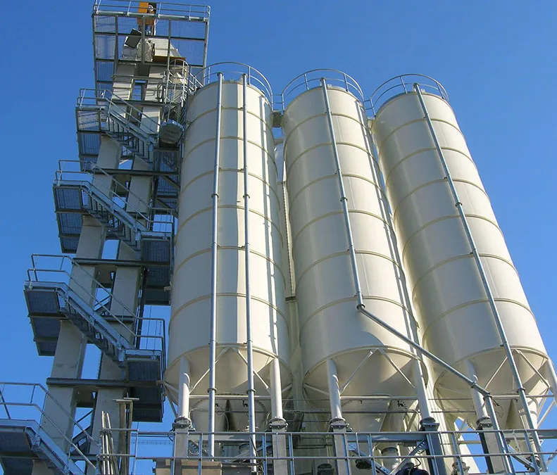 silos monolíticos verticales fabricados por Poggi Spa
