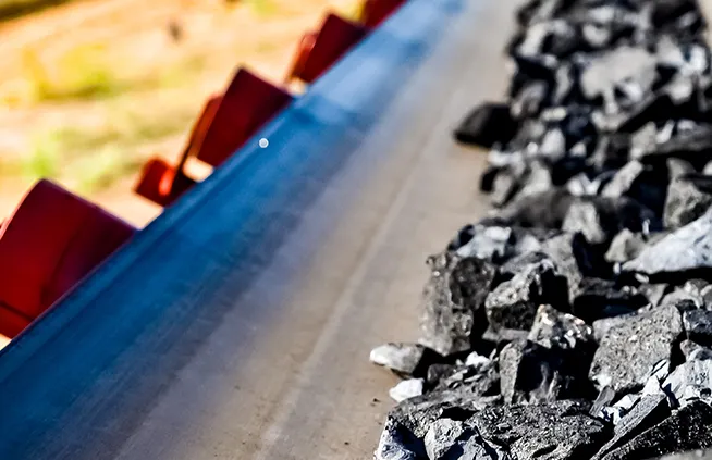 Conveyor belt with rollers and aggregates
